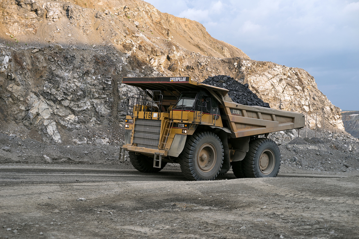 HME International - Heavy Mining Equipment Solutions Dump truck Caterpillar carries ore through a career.